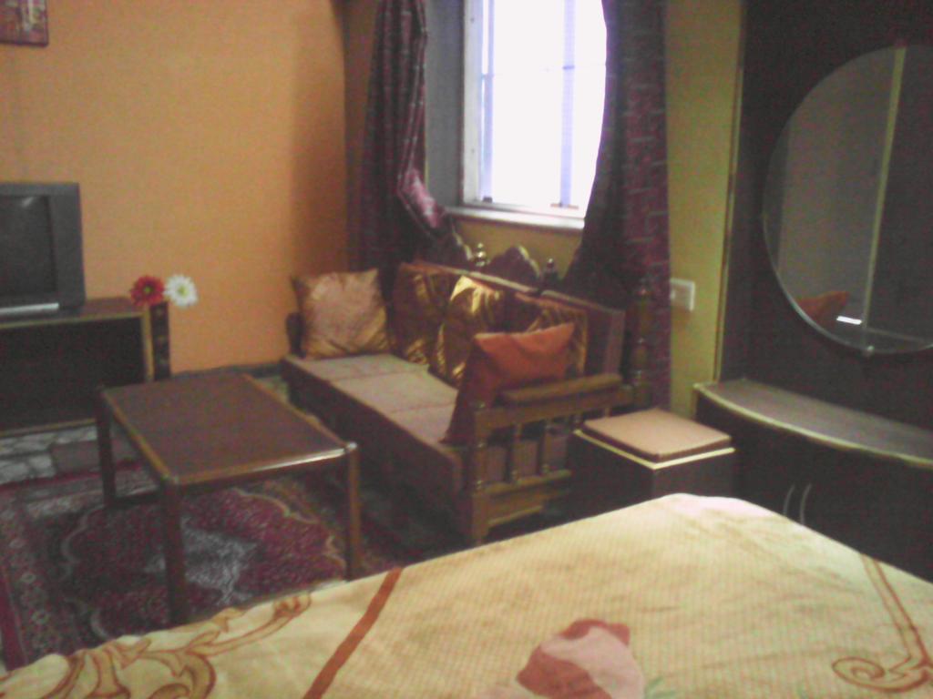 Leela Guest House Varanasi Værelse billede